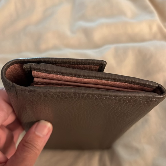 GUCCI.  CLASSIC.  Fits a Apple iPhone perfectly!!!  Euc. - Picture 8 of 13